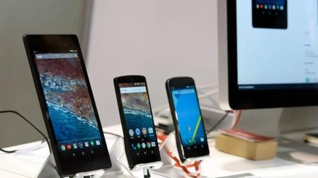 Roban más de 40 teléfonos en dos tiendas de Pamplona