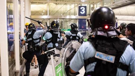 El aeropuerto de Hong Kong suspende todos sus vuelos por segundo día consecutivo