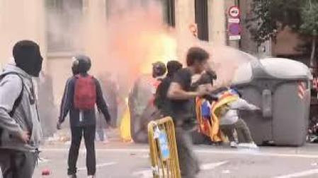 Barricadas en la sede de la Jefatura de Barcelona