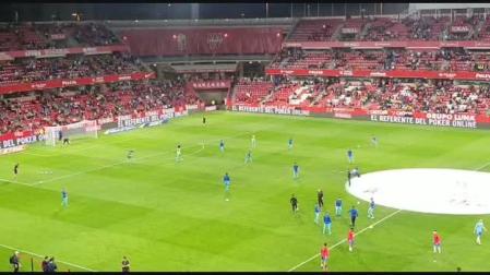 Calentamiento de Osasuna en el Nuevo Los Cármenes