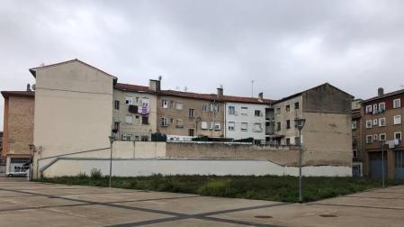 La parcela de Santa Engracia serviría para completar esta manzana de viviendas en el barrio.