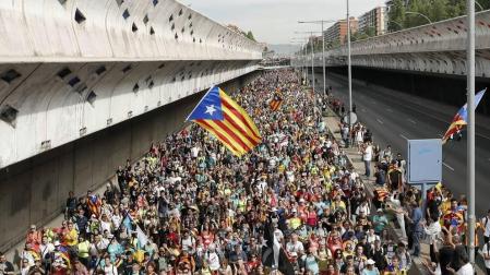 La cinco marchas independentistas colapsan las principales vías de Barcelona