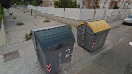 Contenedores en la calle Francia en Valdemoro.