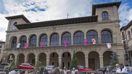 Un centenar de personas participó este sábado en la visita organizada por la Cátedra de Patrimonio y Arte Navarro de la Universidad de Navarra y Diario de Navarra