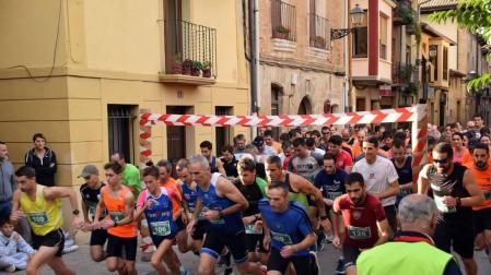 Fotos de la I Carrera Ruta del Vino de Navarra celebrada este sábado con triunfos en categoría absoluta de Javier Nagore y Amaia Melero.