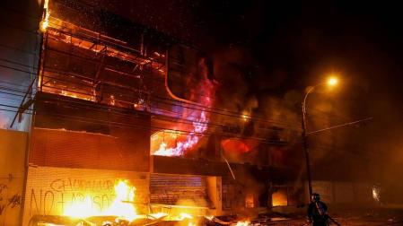 Tres muertos en un incendio durante las protestas en Santiago de Chile
