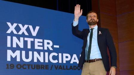 El líder del PP, Pablo Casado, al inicio de su intervención en la XXV Intermunicipal del partido que reúne este sábado en Valladolid a más de 600 alcaldes de toda España.