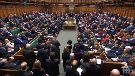 El presidente del Parlamento impide que se vote este lunes el acuerdo del 'brexit'