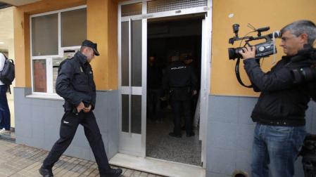 Detenido en Denia por degollar presuntamente a su expareja en presencia de su hija menor