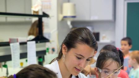 La UN pone en marcha un proyecto para acercar la química a los escolares