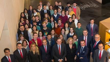 La Universidad de Navarra y Banco Santander renuevan su convenio de becas