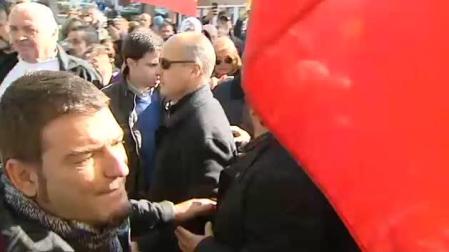 Tejero, recibido con gritos de apoyo en el cementerio de Mingorrubio