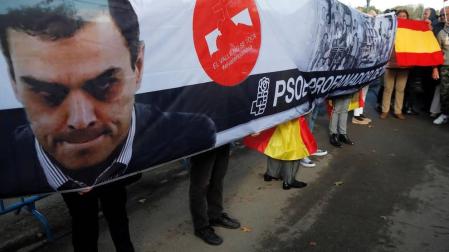 Los restos del dictador Francisco Franco, son trasladados desde el Valle de los Caídos hasta el cementerio de El Pardo Mingorrubio.