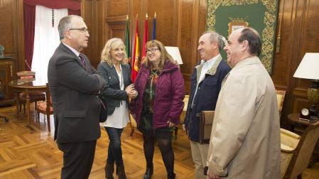 La Fundación Tutelar de Navarra participa en una reunión con el alcalde de Pamplona