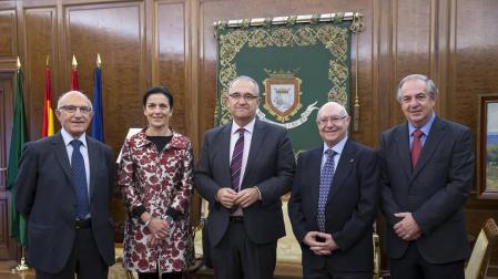 El alcalde recibe a los Hermanos de San Juan de Dios