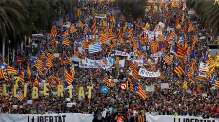 Miles de personas se manifiestan en Barcelona contra la sentencia del procés