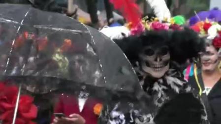 México se disfraza de muerte días antes del Día de los Muertos