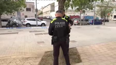 Un muerto y tres heridos graves en una batalla campal entre dos bandas dedicadas a la venta de droga en Badalona