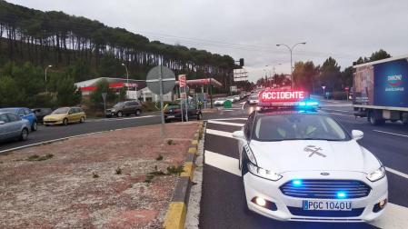 Herido leve tras una colisión entre dos vehículos en la A-12 en Zizur