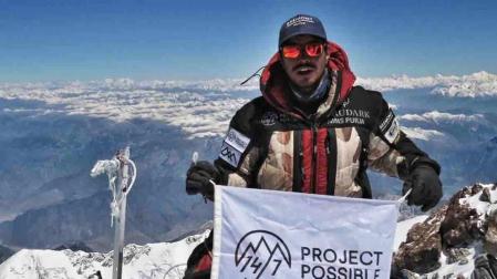 Un escalador nepalí toca las 14 cumbres más altas del mundo en 190 días