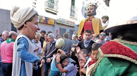 EH Bildu, Geroa, PSN e I-E apoyan al párroco de Villava