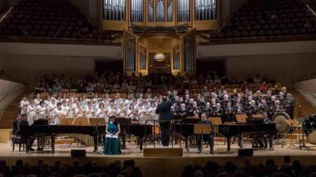 Ocho minutos de aplausos para el Orfeón Pamplonés en el Auditorio Nacional