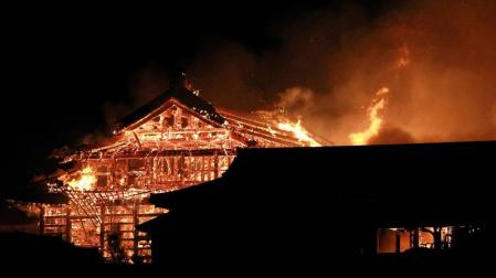 Arde el castillo japonés Shuri de Okinawa, declarado patrimonio de la humanidad
