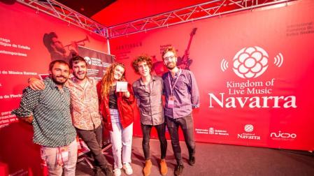 Amaia Romero visita el stand de Navarra en el Bilbao Music Experience
