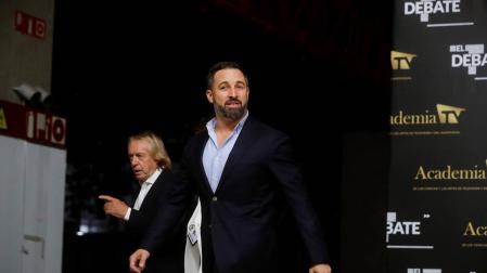 El taxi de Iglesias y el traje sin corbata de Abascal, detalles del inicio del debate