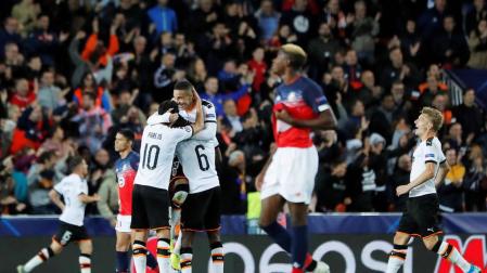 El Valencia sufre, remonta y termina goleando en la Champions