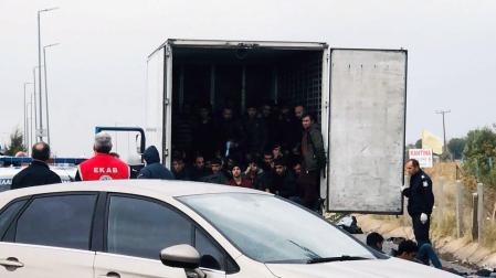 La Policía de Grecia encuentra 41 migrantes en un camión frigorífico