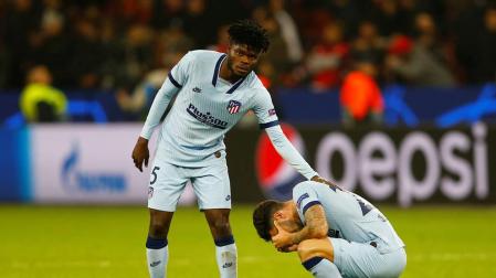 Mario Hermoso y Thomas look se lamentan de la derrota del Atlético con el Leverkusen