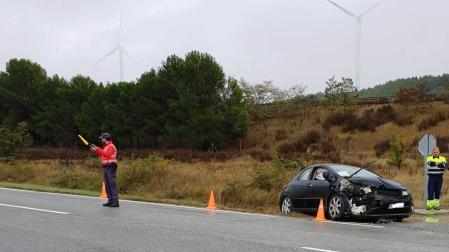Dos heridas leves en una colisión por alcance en Olite