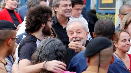 El expresidente de Brasil Lula da Silva sale de prisión tras la orden del juez