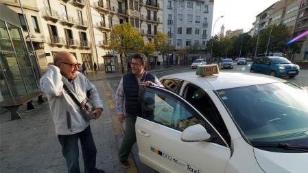 Así funciona el taxi a demanda en la Comarca de Pamplona