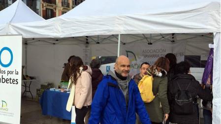 Jornada informativa de ANADI en la Plaza del Castillo.