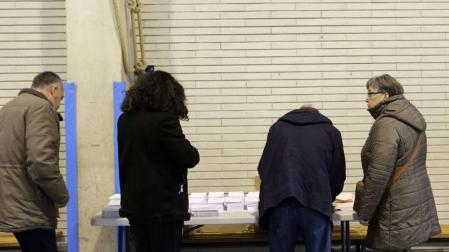Los navarros votan en unas elecciones que obligarán a los partidos a ponerse de acuerdo