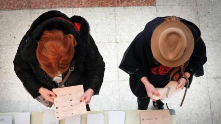 Jornada electoral marcada por el frío, la lluvia y la nieve