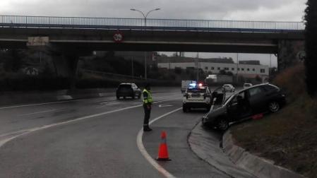 Herida leve en una colisión entre tres vehículos en la PA-34, en Aizoain