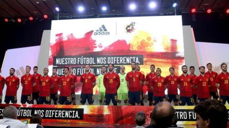 Los internacionales españoles presentan la camiseta de la Eurocopa 2020