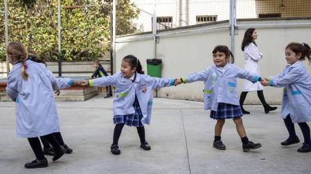 Alumnado del Colegio FEC Vedruna de Pamplona durante una jornada lectiva.