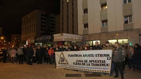 Concentración en la Txantrea contra una futura casa de juego