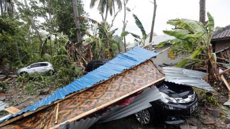 Al menos 168 personas murieron este domingo, 23 de diciembre, tras un tsunami mortal en Indonesia.