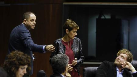 Los grupos instan al Gobierno foral a analizar los libros de texto en euskera