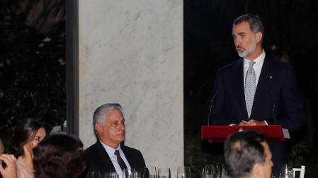 Felipe VI defiende ante el presidente de Cuba los derechos humanos