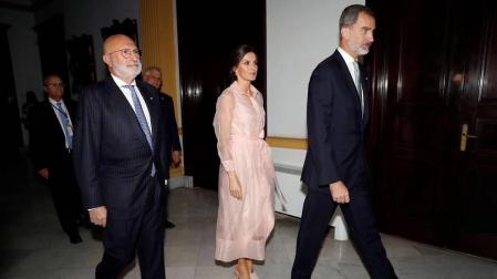 Felipe VI defiende ante el presidente de Cuba los derechos humanos