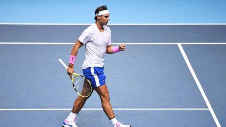 Nadal vence a Tsitsipas y espera al resultado del Zverev-Medvedev