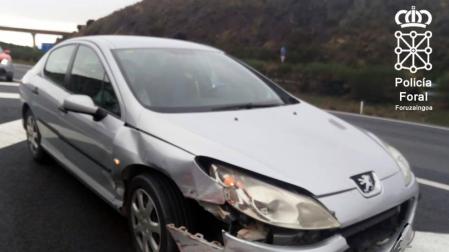 Accidente sin heridos entre un coche y un camión en la AP15 a la altura de Pueyo