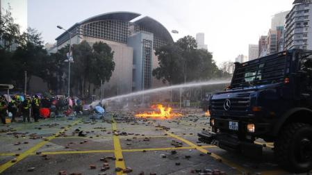 Nuevos enfrentamientos entre manifestantes y Policía en Hong Kong