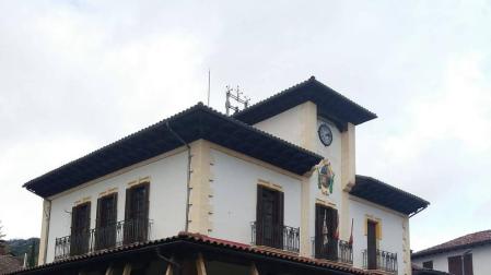 El Ayuntamiento de Roncal, reformado tras el accidente